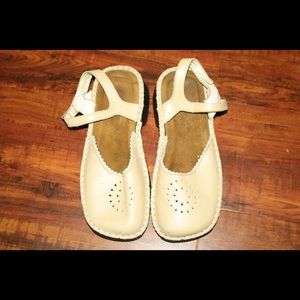 Naot ivory sandal